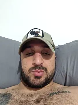 Snapshot of Mertozer01 chatting on March 21, 12:04 am Mertozer01 online show from March 21, 12:04 am