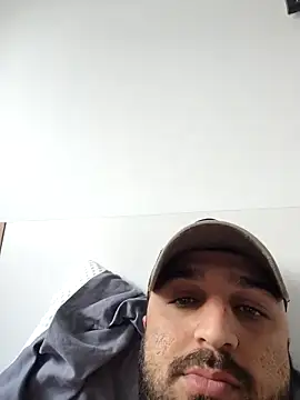 Snapshot of Mertozer01 chatting on March 29, 9:53 am Mertozer01 online show from March 29, 9:53 am