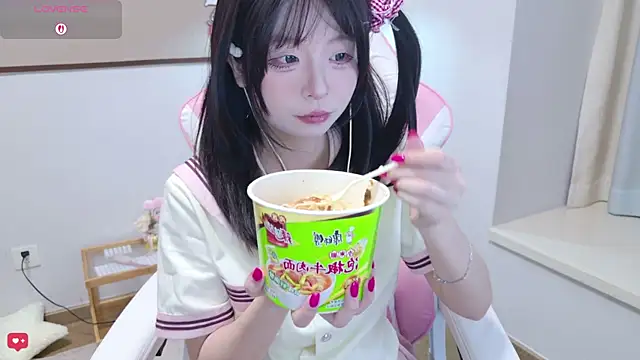 Qiqiiii-05 online show from June 26, 1:26 pm