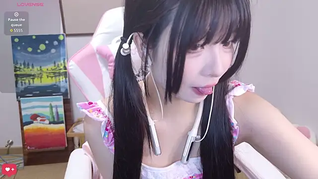 Qiqiiii-05 online show from August 6, 1:46 pm