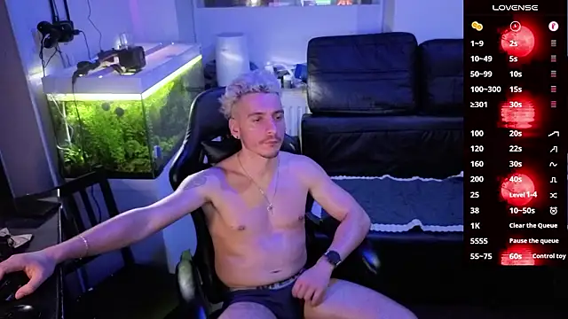 Snapshot of Rayzel_White chatting on February 13, 11:56 pm Rayzel White online show from February 13, 11:56 pm