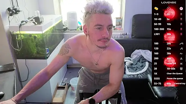 Snapshot of Rayzel_White chatting on February 16, 1:18 pm Rayzel White online show from February 16, 1:18 pm