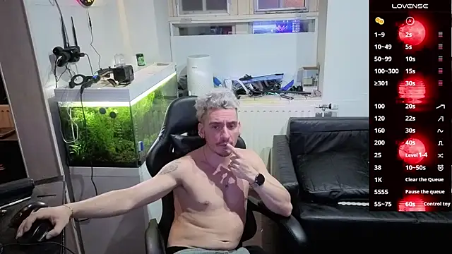 Snapshot of Rayzel_White chatting on February 17, 10:49 pm Rayzel White online show from February 17, 10:49 pm