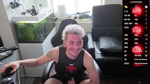 Snapshot of Rayzel_White chatting on February 22, 1:42 pm Rayzel White online show from February 22, 1:42 pm