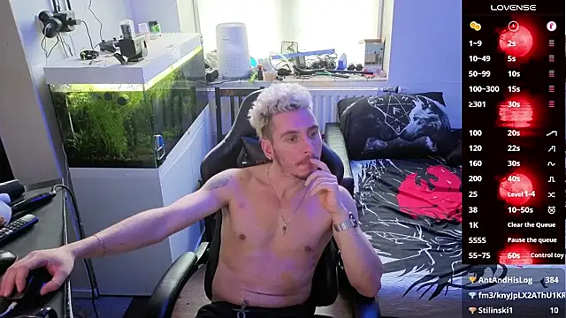 Snapshot of Rayzel_White chatting on February 24, 2:04 pm Rayzel White online show from February 24, 2:04 pm