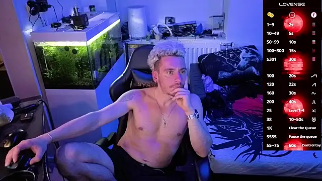 Snapshot of Rayzel_White chatting on February 25, 10:19 pm Rayzel White online show from February 25, 10:19 pm