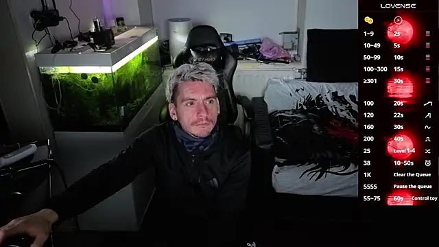 Snapshot of Rayzel_White chatting on March 3, 7:42 pm Rayzel White online show from March 3, 7:42 pm