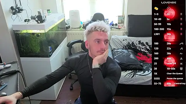 Snapshot of Rayzel_White chatting on March 4, 12:11 pm Rayzel White online show from March 4, 12:11 pm