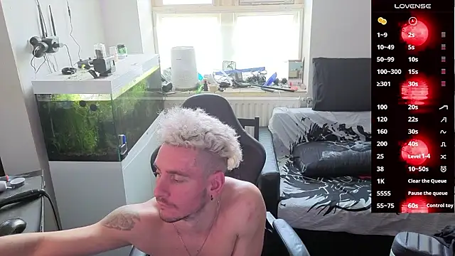 Snapshot of Rayzel_White chatting on March 6, 1:18 pm Rayzel White online show from March 6, 1:18 pm