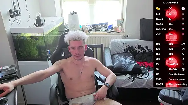 Snapshot of Rayzel_White chatting on March 8, 1:04 pm Rayzel White online show from March 8, 1:04 pm