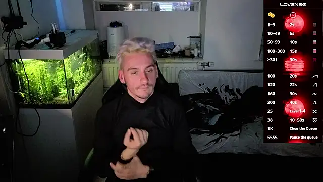 Snapshot of Rayzel_White chatting on March 12, 10:38 pm Rayzel White online show from March 12, 10:38 pm