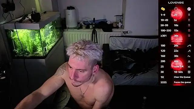 Snapshot of Rayzel_White chatting on March 15, 11:00 pm Rayzel White online show from March 15, 11:00 pm