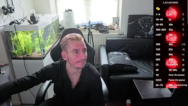 Snapshot of Rayzel_White chatting on March 17, 2:53 pm Rayzel White online show from March 17, 2:53 pm