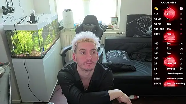 Snapshot of Rayzel_White chatting on March 18, 12:41 pm Rayzel White online show from March 18, 12:41 pm