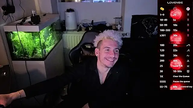 Snapshot of Rayzel_White chatting on March 19, 12:47 am Rayzel White online show from March 19, 12:47 am