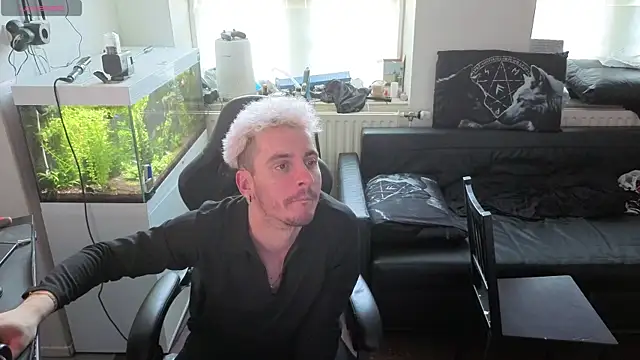 Snapshot of Rayzel_White chatting on March 19, 3:38 pm Rayzel White online show from March 19, 3:38 pm