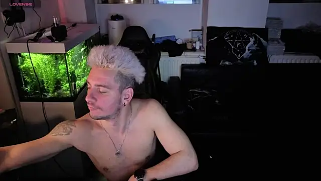 Snapshot of Rayzel_White chatting on March 20, 3:44 am Rayzel White online show from March 20, 3:44 am