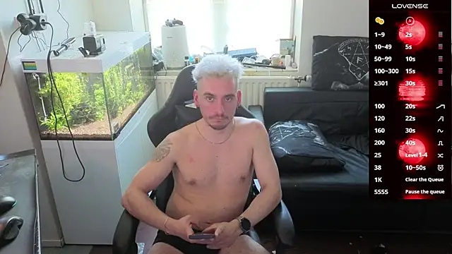 Snapshot of Rayzel_White chatting on March 22, 2:20 pm Rayzel White online show from March 22, 2:20 pm