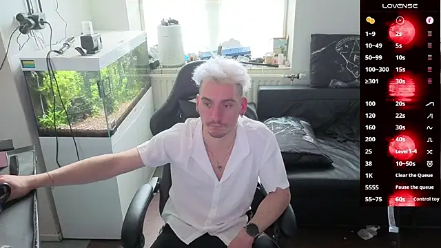 Snapshot of Rayzel_White chatting on March 26, 12:44 pm Rayzel White online show from March 26, 12:44 pm