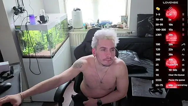 Snapshot of Rayzel_White chatting on March 27, 4:07 pm Rayzel White online show from March 27, 4:07 pm