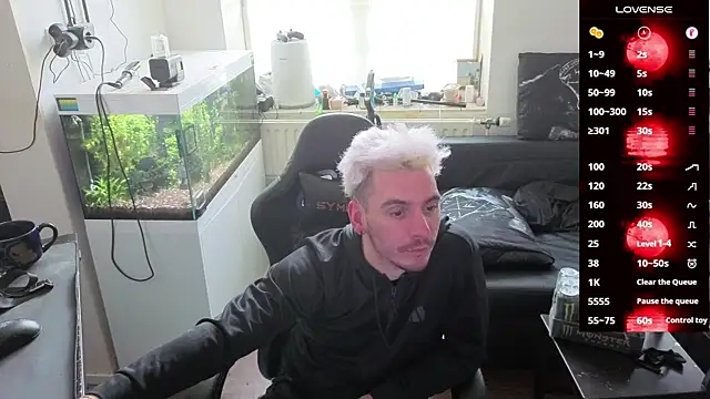 Snapshot of Rayzel_White chatting on March 28, 1:00 pm Rayzel White online show from March 28, 1:00 pm