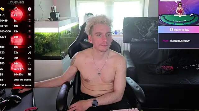 Rayzel White online show from June 18, 5:39 pm