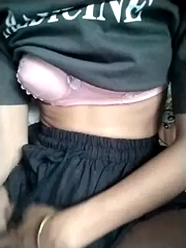 Snapshot of Lisa_xx2 chatting on February 10, 1:21 am Lisa xx2 online show from February 10, 1:21 am