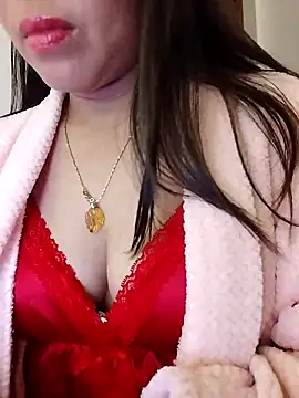 LanNhi 007 online show from February 3, 4:45 pm