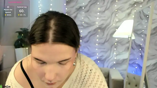 Snapshot of Mira_Silk chatting on March 9, 9:24 am Mira Silk online show from March 9, 9:24 am