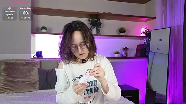 PorshaFluellen online show from February 5, 1:10 am