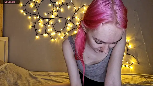 MisaMew online show from January 18, 9:02 am