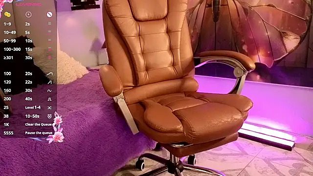 NahommyPearson online show from February 3, 2:22 pm