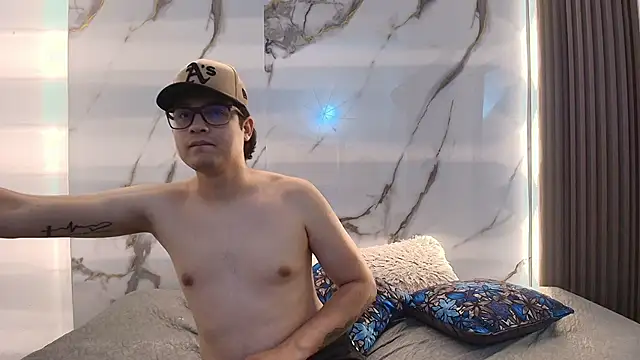 Danner Alaia online show from January 17, 7:39 pm