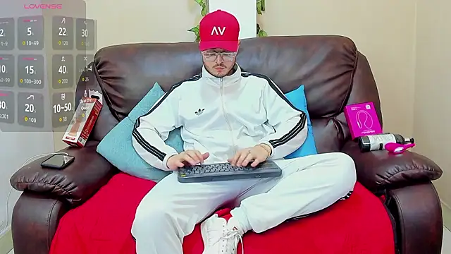 Snapshot of Salvattore_Muller chatting on March 9, 9:52 pm Salvattore Muller online show from March 9, 9:52 pm