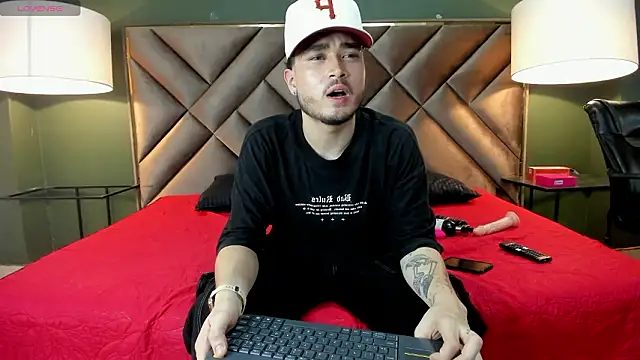 Snapshot of Salvattore_Muller chatting on March 19, 10:36 pm Salvattore Muller online show from March 19, 10:36 pm