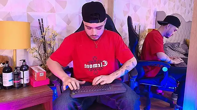 Snapshot of Salvattore_Muller chatting on July 21, 10:45 pm Salvattore Muller online show from July 21, 10:45 pm