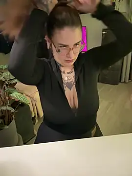 Snapshot of NyxTattoo chatting on February 16, 6:26 pm NyxTattoo online show from February 16, 6:26 pm