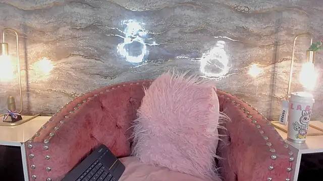 SHINYY STAR  online show from February 7, 7:28 pm