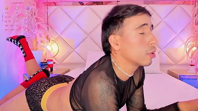 Snapshot of Mr_aronnn_ chatting on February 21, 2:56 am Mr aronnn online show from February 21, 2:56 am