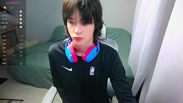 LeonBoykisser online show from March 3, 5:19 pm