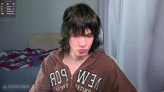 LeonBoykisser online show from June 10, 6:51 pm