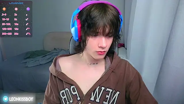 LeonBoykisser online show from June 12, 8:41 pm