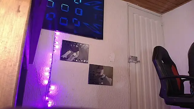 Snapshot of pauldocux_ chatting on March 6, 3:25 am pauldocux online show from March 6, 3:25 am