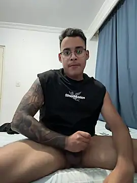 Snapshot of pornooyooo chatting on March 24, 5:01 am pornooyooo online show from March 24, 5:01 am