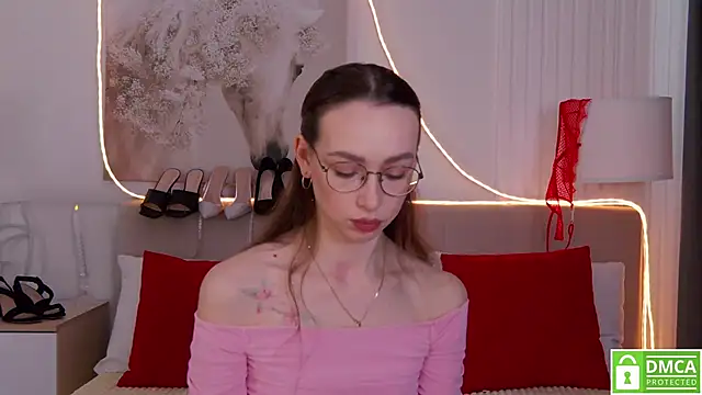 Emily Simon online show from March 7, 4:42 am