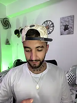 Snapshot of juanlouis_pierre chatting on January 17, 2:16 am juanlouis pierre online show from January 17, 2:16 am