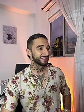 Snapshot of juanlouis_pierre chatting on January 18, 11:19 pm juanlouis pierre online show from January 18, 11:19 pm