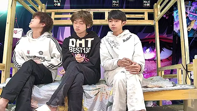 xiaohuangren01 online show from March 18, 1:09 am