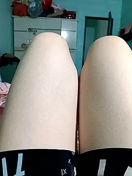 lylinhjim online show from January 19, 1:37 pm