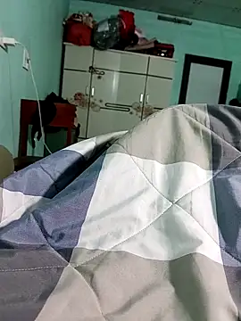 lylinhjim online show from February 1, 4:49 pm